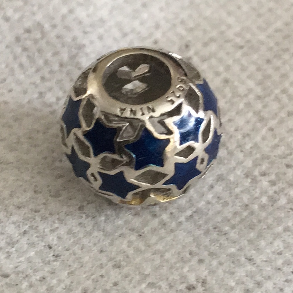 Bracelet Charm in Sterling Silver.